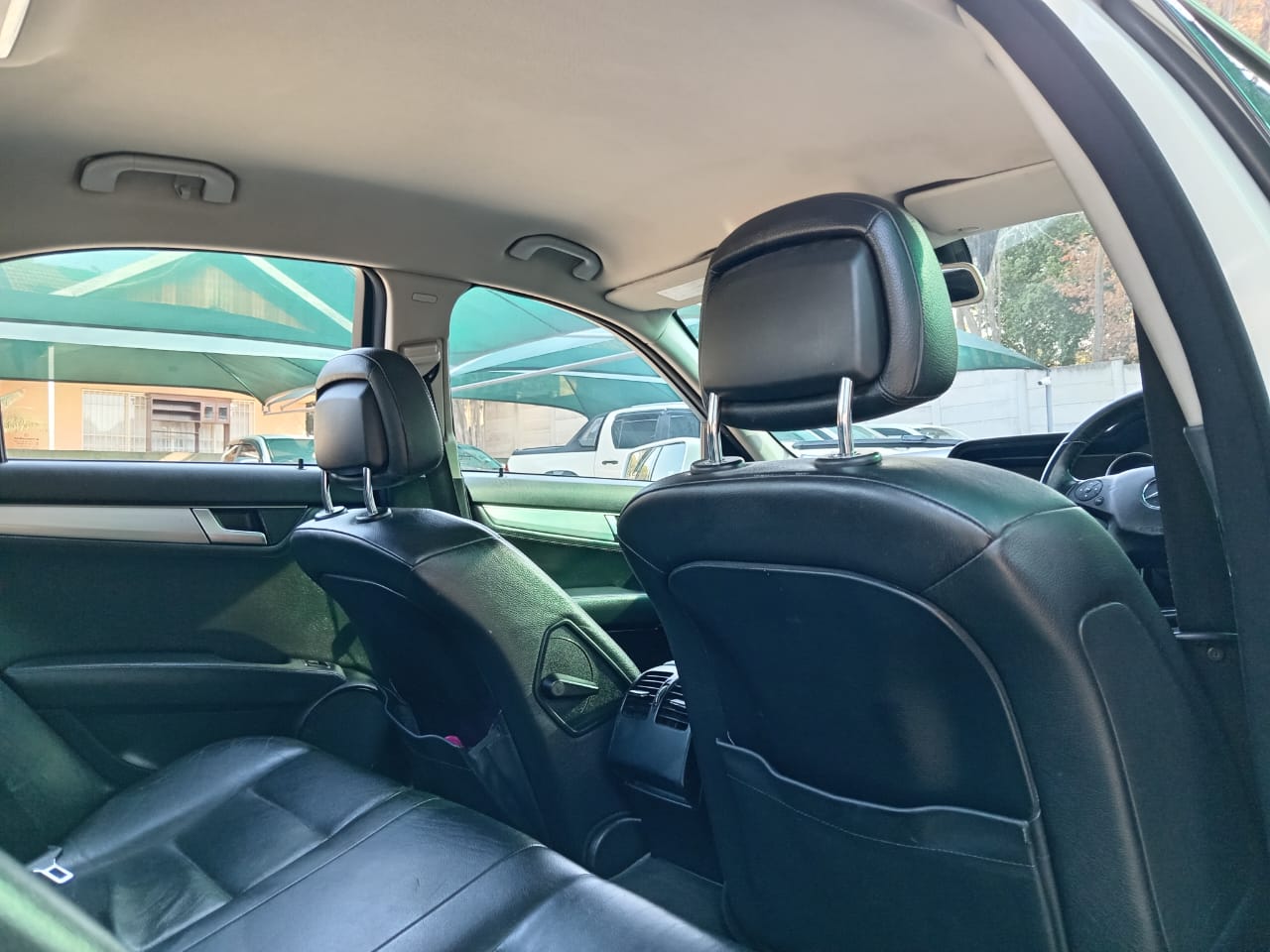 
								Mercedes Benz C-Class C200 full									