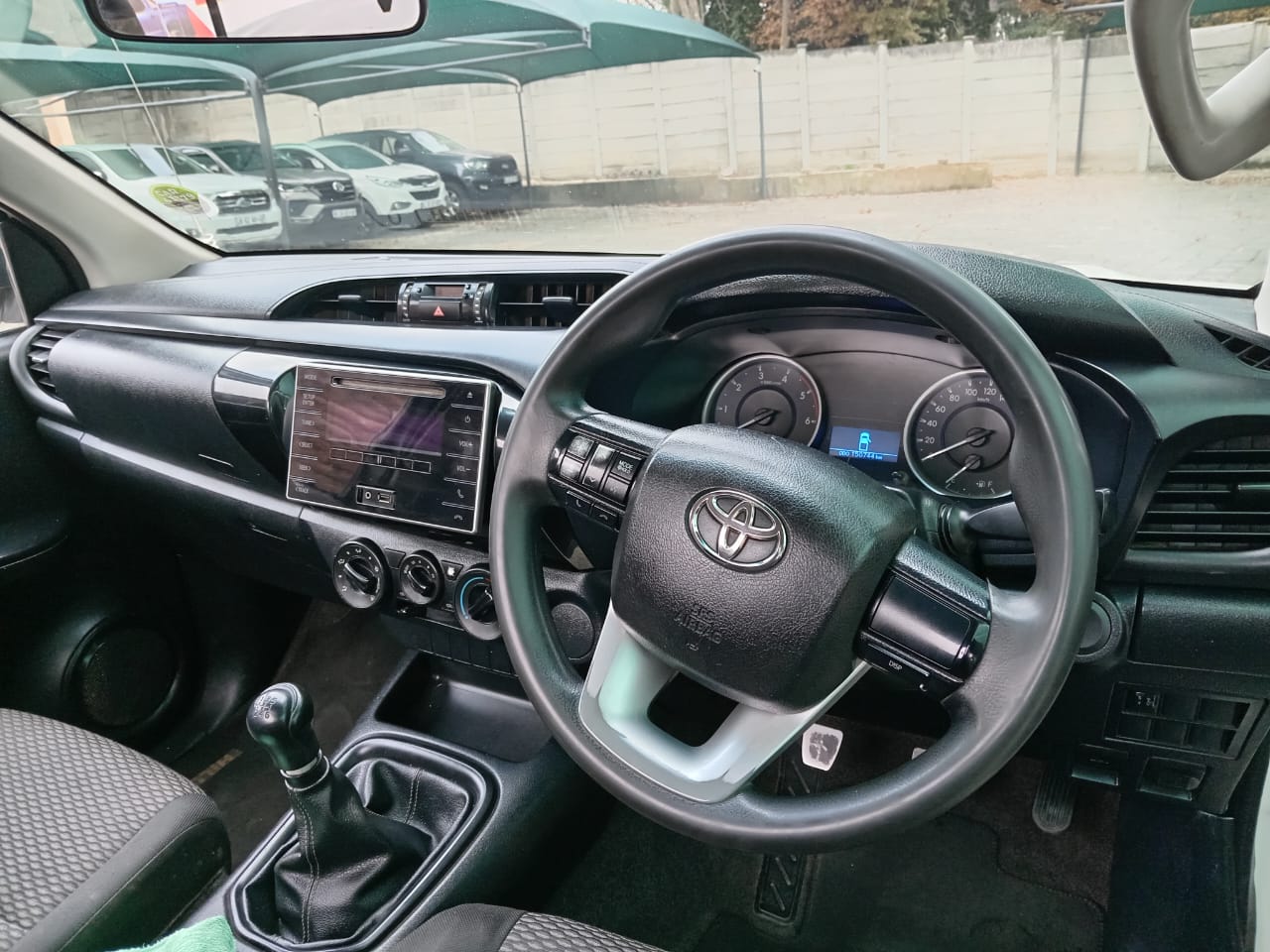 
								Toyota Hilux 2.4 GD6 Single cab full									