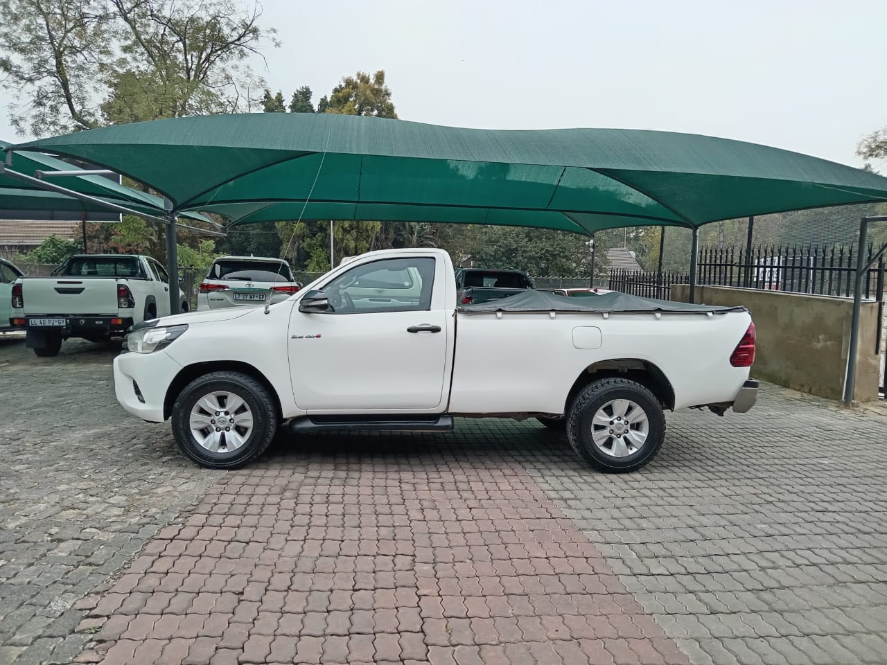 
								Toyota Hilux 2.4 GD6 Single cab full									