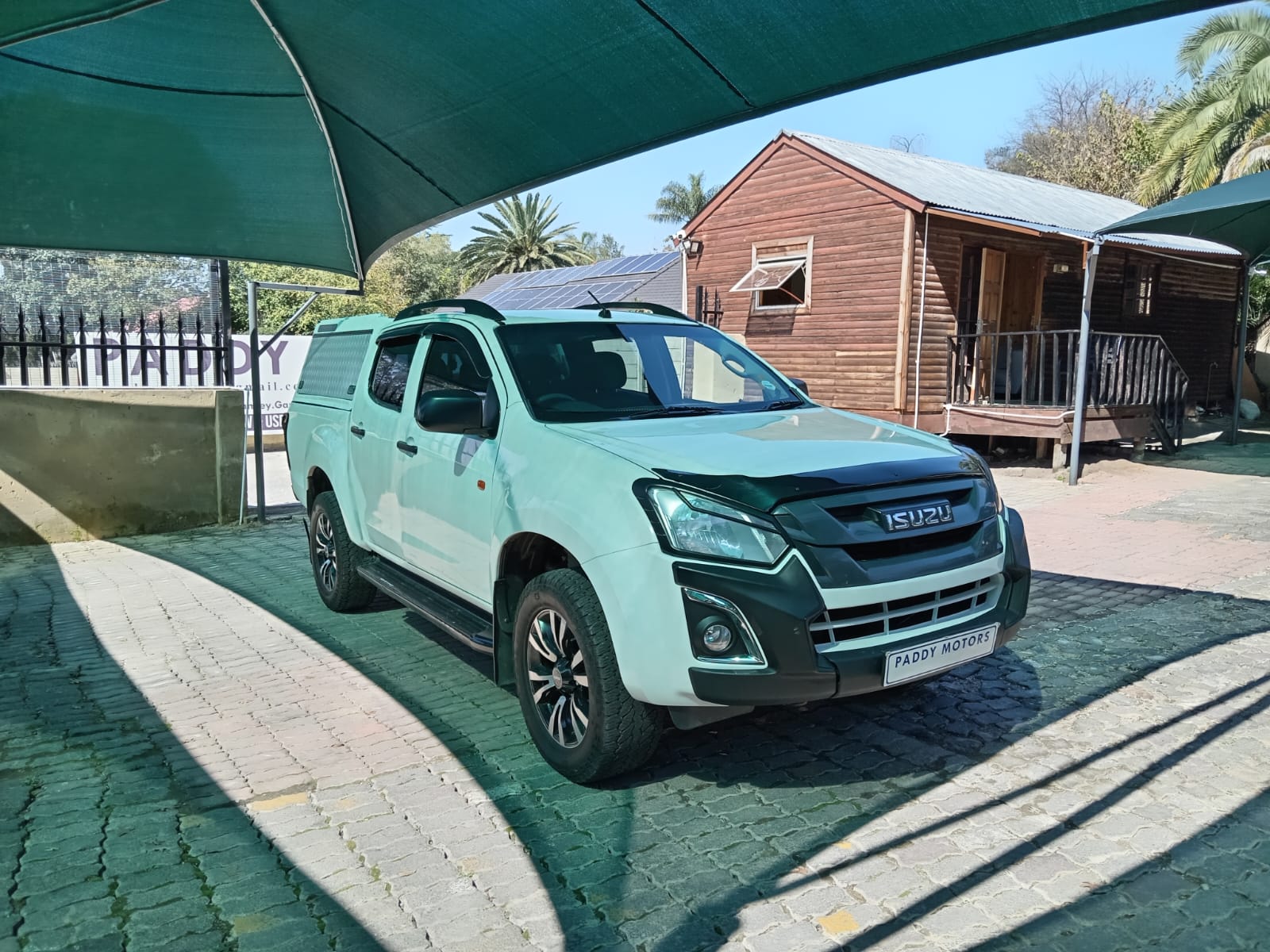 
								Isuzu D-max 250 X-rider double cab full									