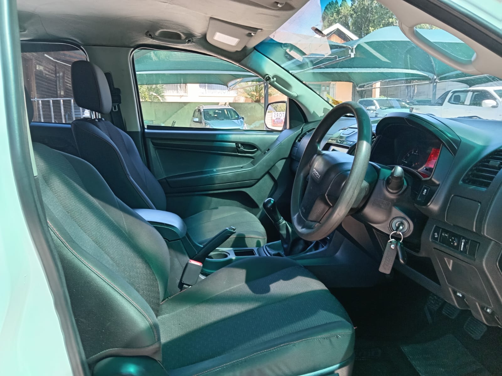 
								Isuzu D-max 250 X-rider double cab full									