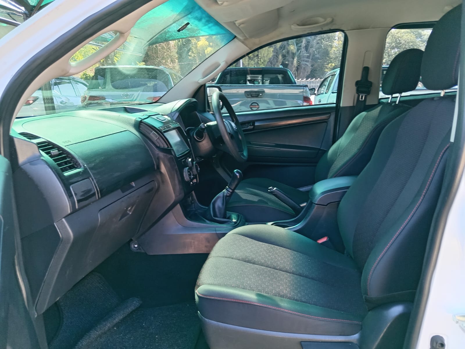 
								Isuzu D-max 250 X-rider double cab full									