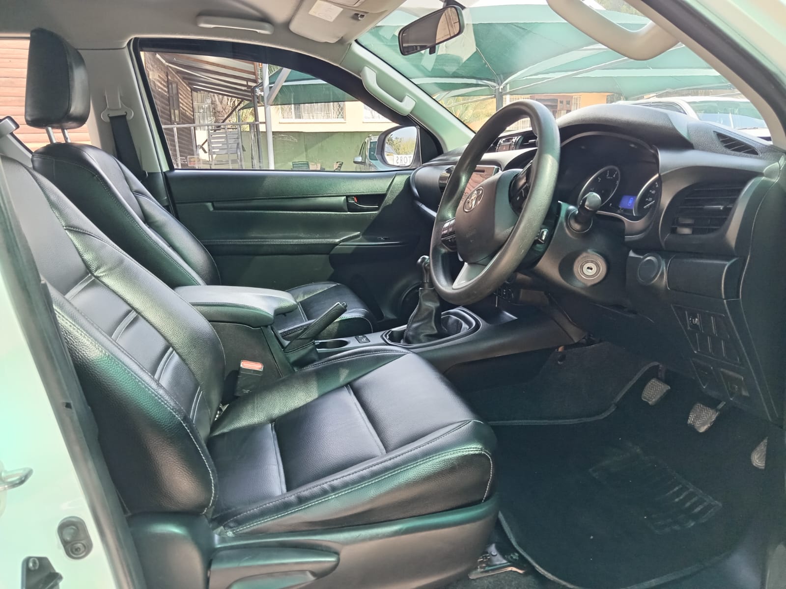 
								Toyota Hilux 2.4GD6 Extra cab 4×2 full									