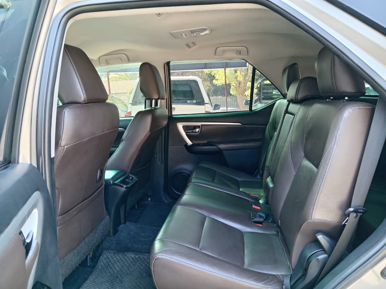 
								Toyota Fortuner 2.4 GD6 4X2 full									