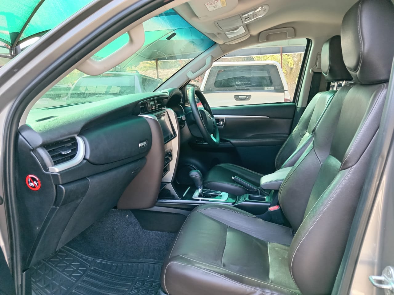 
								Toyota Fortuner 2.4 GD6 4X2 full									