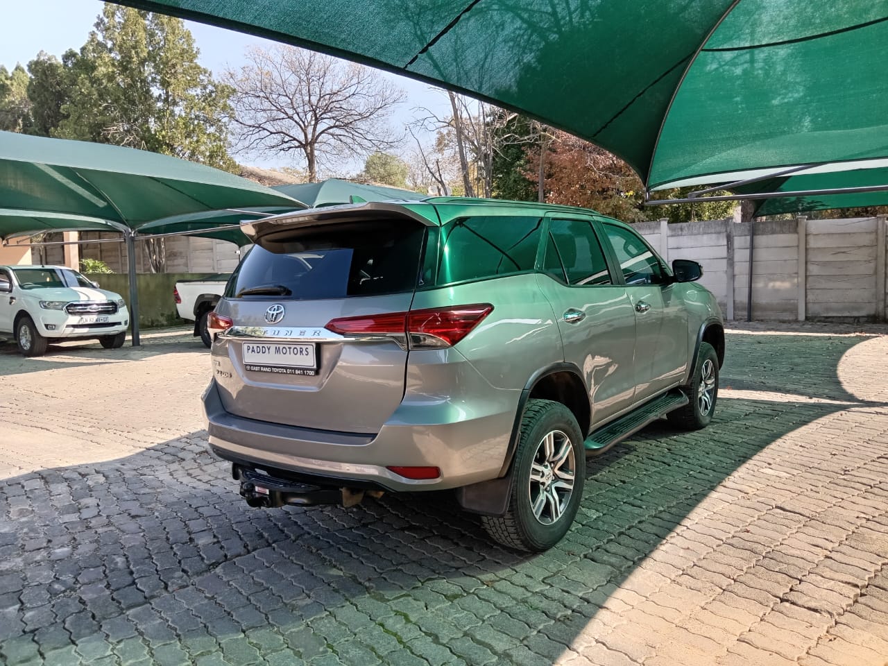 
								Toyota Fortuner 2.4 GD6 4X2 full									