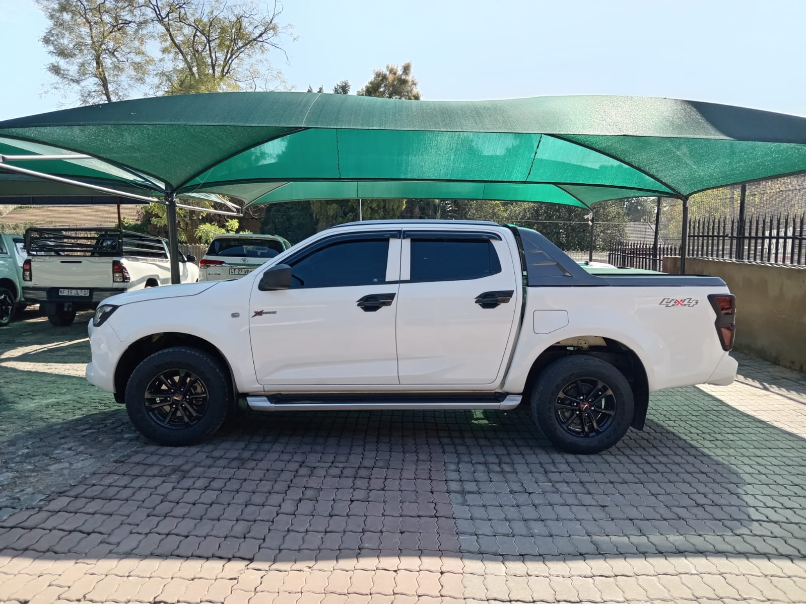 
								Isuzu D-max 1.9 DDI HR Double cab 4X4. full									