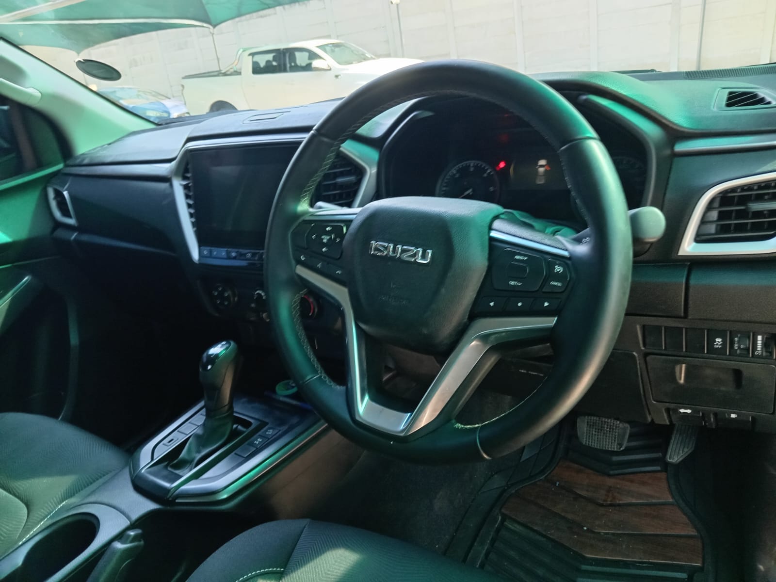 
								Isuzu D-max 1.9 DDI HR Double cab full									