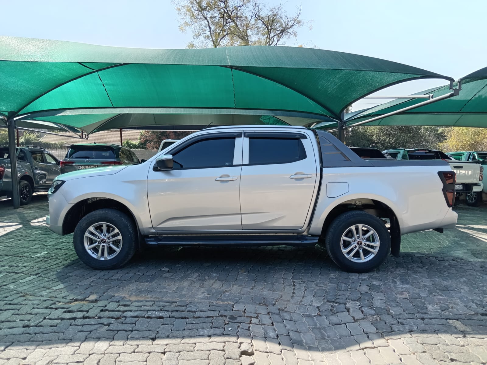 
								Isuzu D-max 1.9 DDI HR Double cab full									