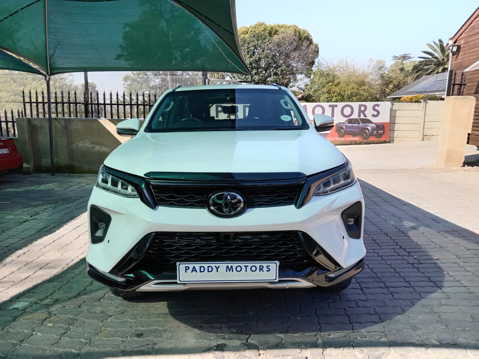 
								Toyota Fortuner 2.8GD6 4X2 full									