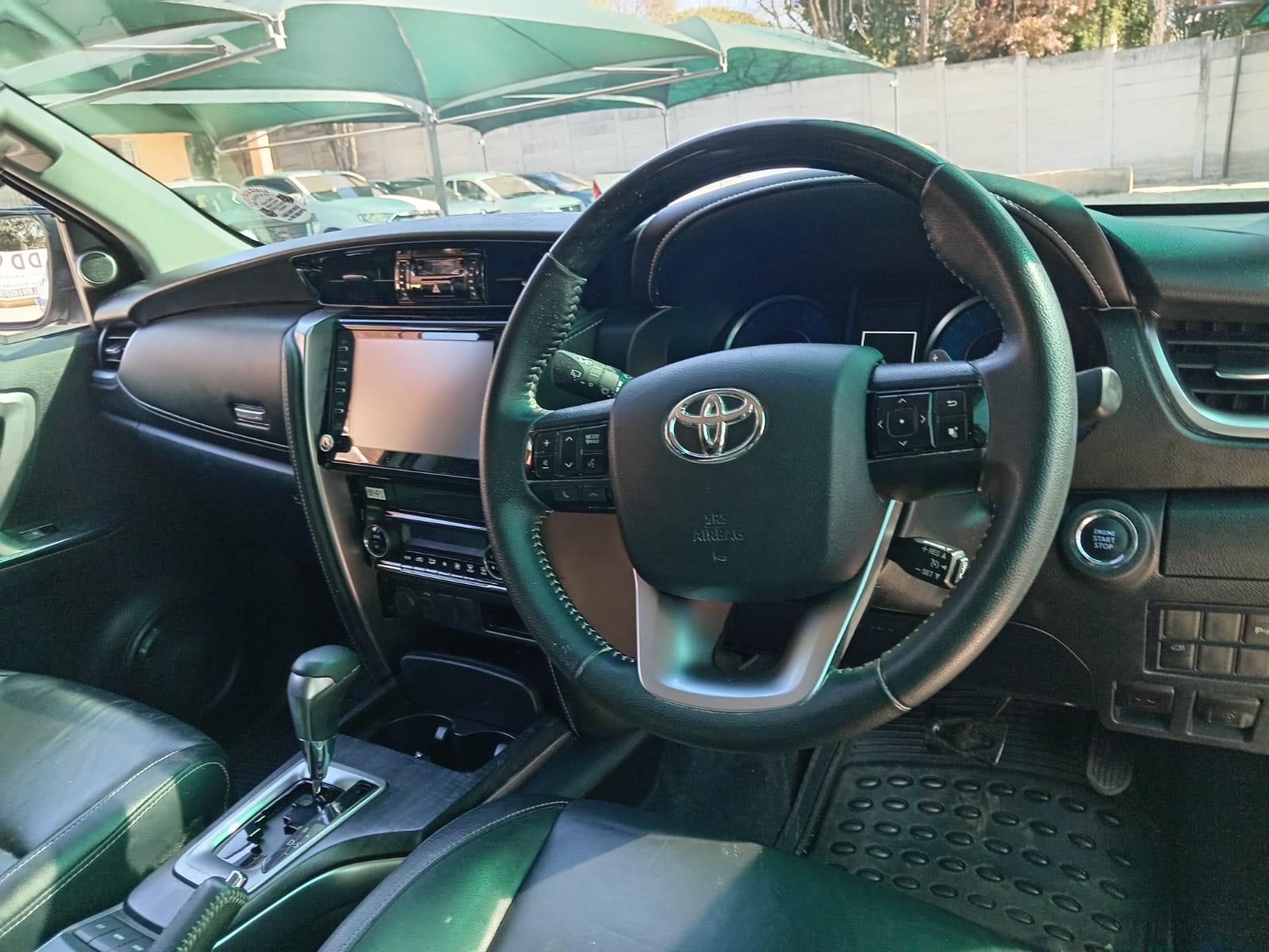 
								Toyota Fortuner 2.8GD6 4X2 full									