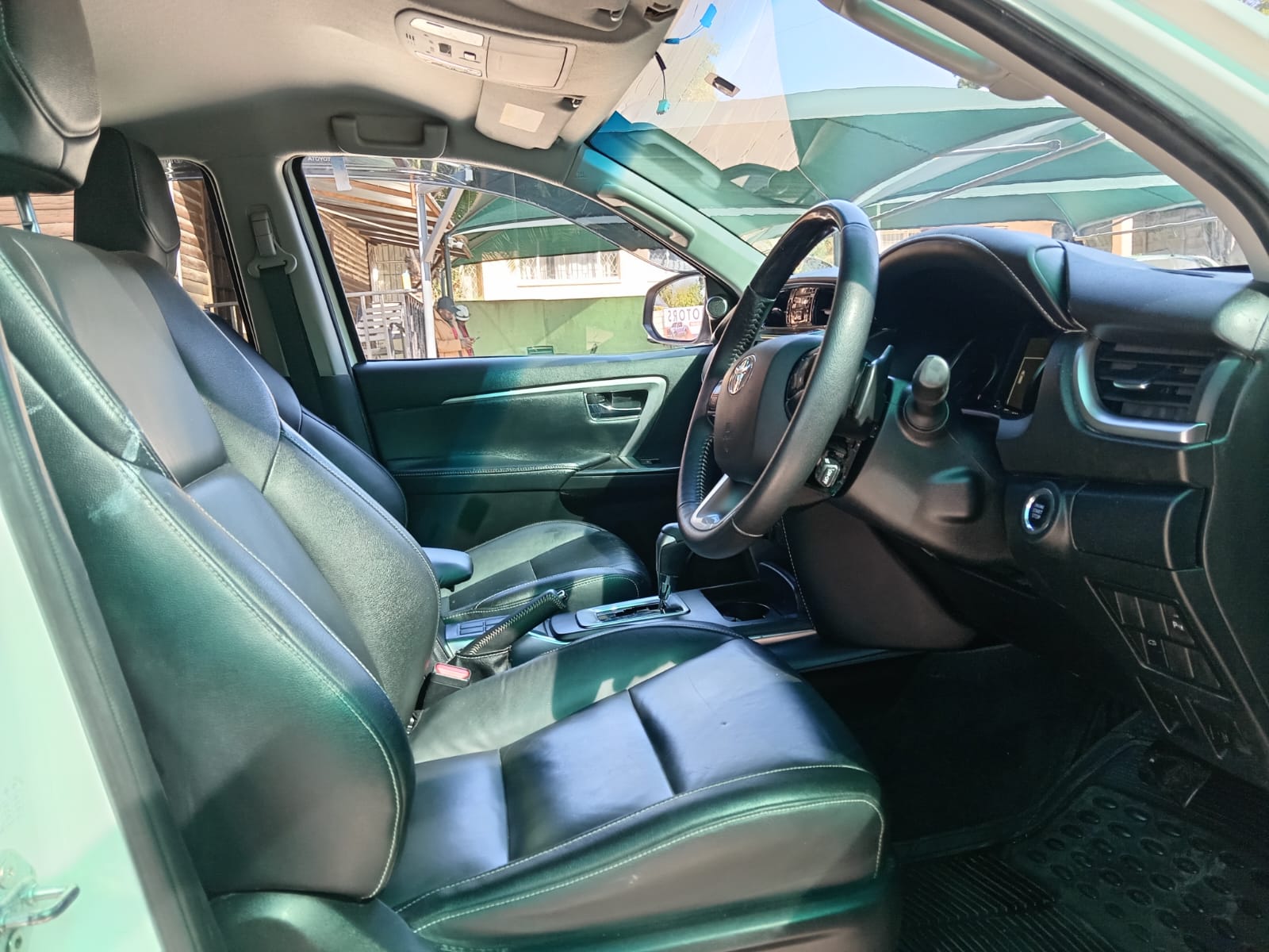 
								Toyota Fortuner 2.8GD6 4X2 full									