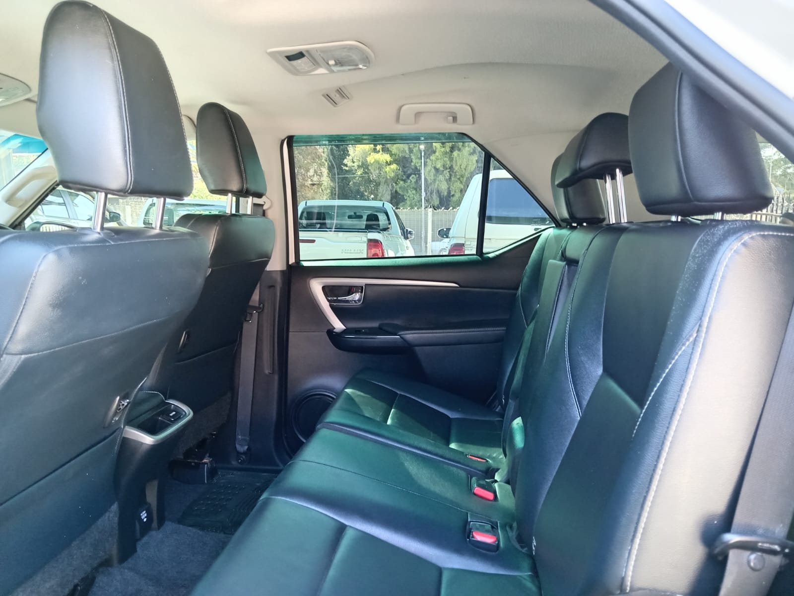 
								Toyota Fortuner 2.8GD6 4X2 full									