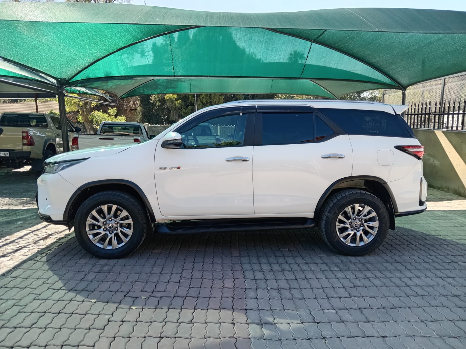
								Toyota Fortuner 2.8GD6 4X2 full									