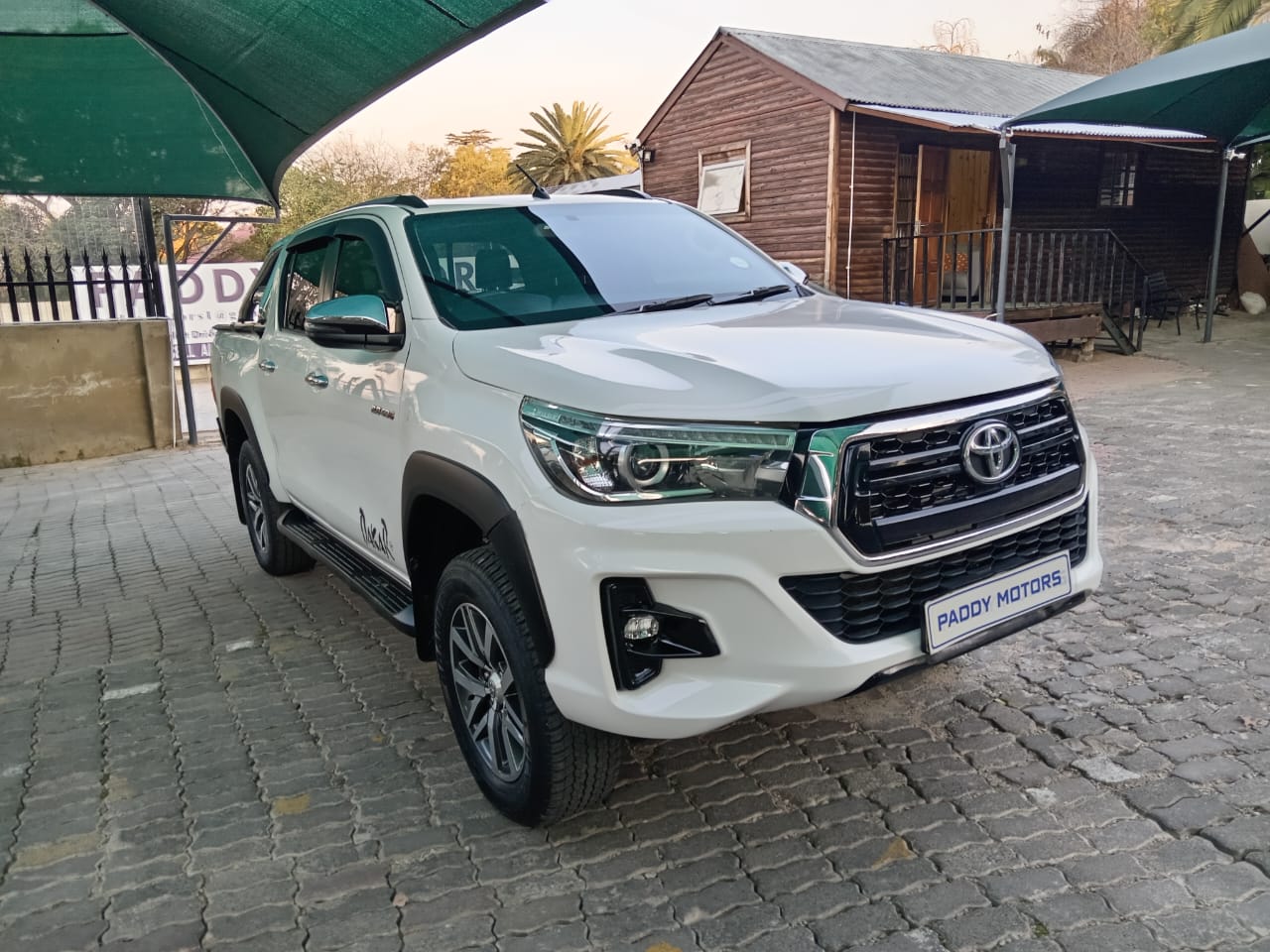 
								Toyota Hilux 2.8 GD6 Double cab full									