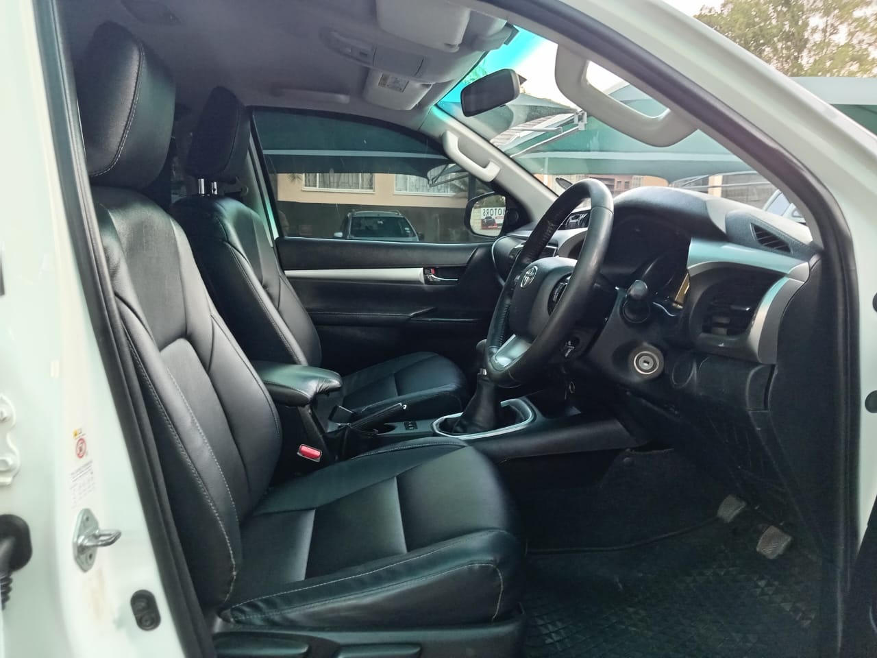 
								Toyota Hilux 2.8 GD6 Double cab full									