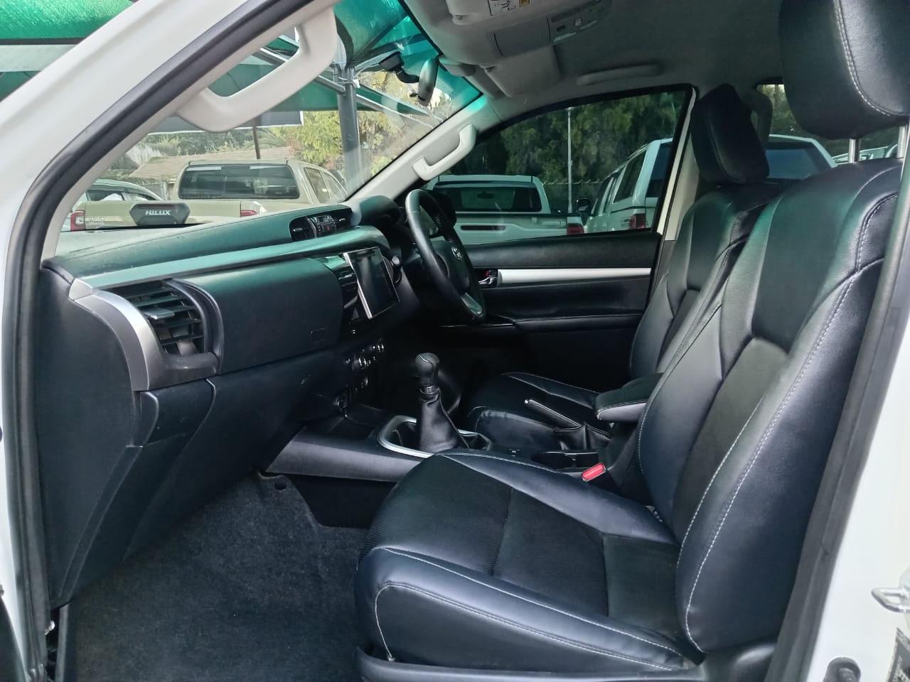 
								Toyota Hilux 2.8 GD6 Double cab full									