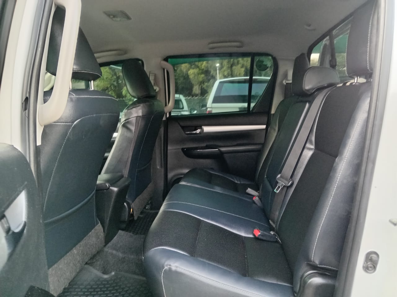 
								Toyota Hilux 2.8 GD6 Double cab full									