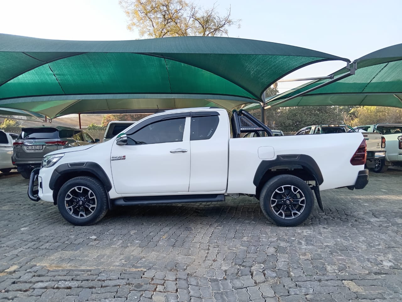 
								Toyota Hilux 2.8 GD6 Extra cab legend50 full									