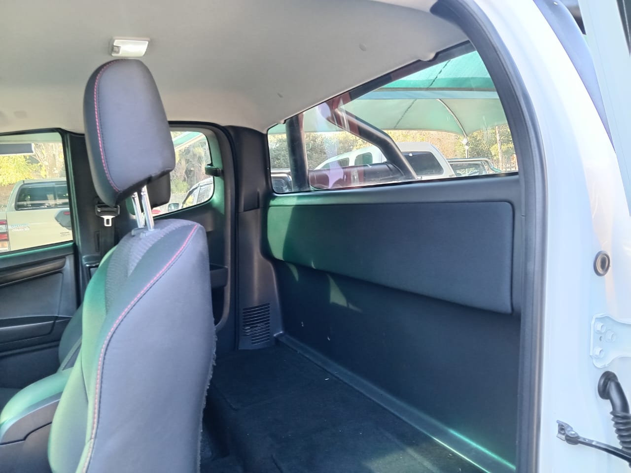 
								Isuzu KB250 D-TEQ X-Rider Extra cab full									