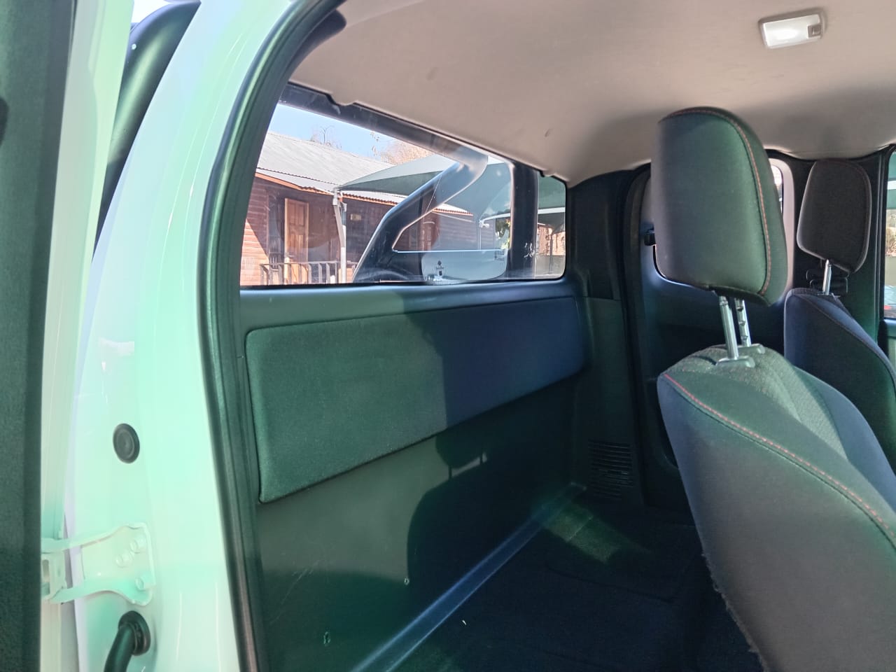 
								Isuzu KB250 D-TEQ X-Rider Extra cab full									