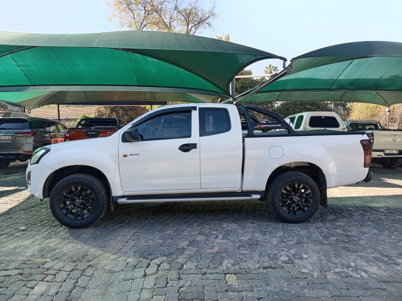 
								Isuzu KB250 D-TEQ X-Rider Extra cab full									