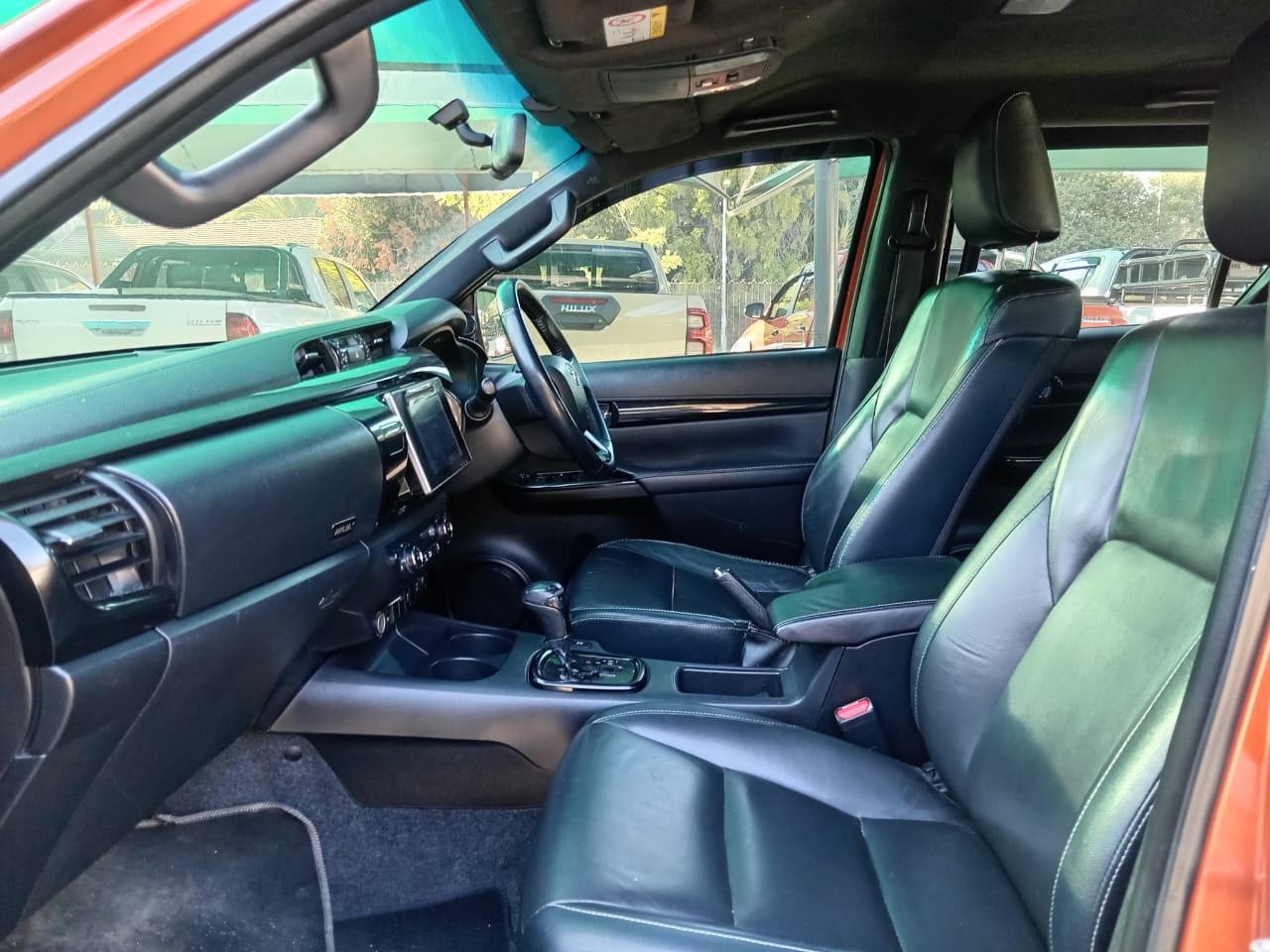 
								Toyota Hilux 2.8 GD6 Double cab full									