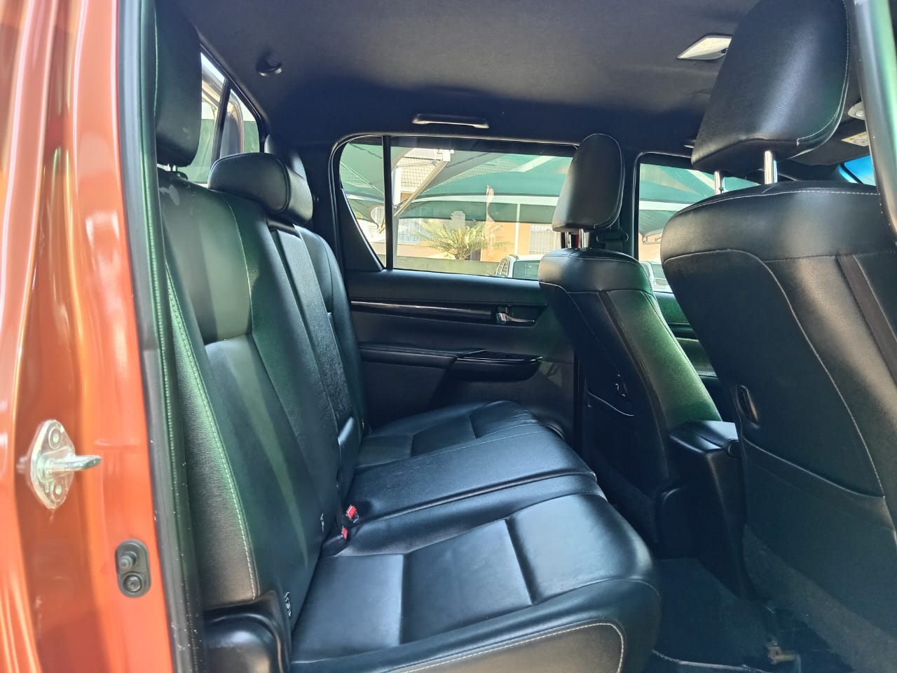 
								Toyota Hilux 2.8 GD6 Double cab full									