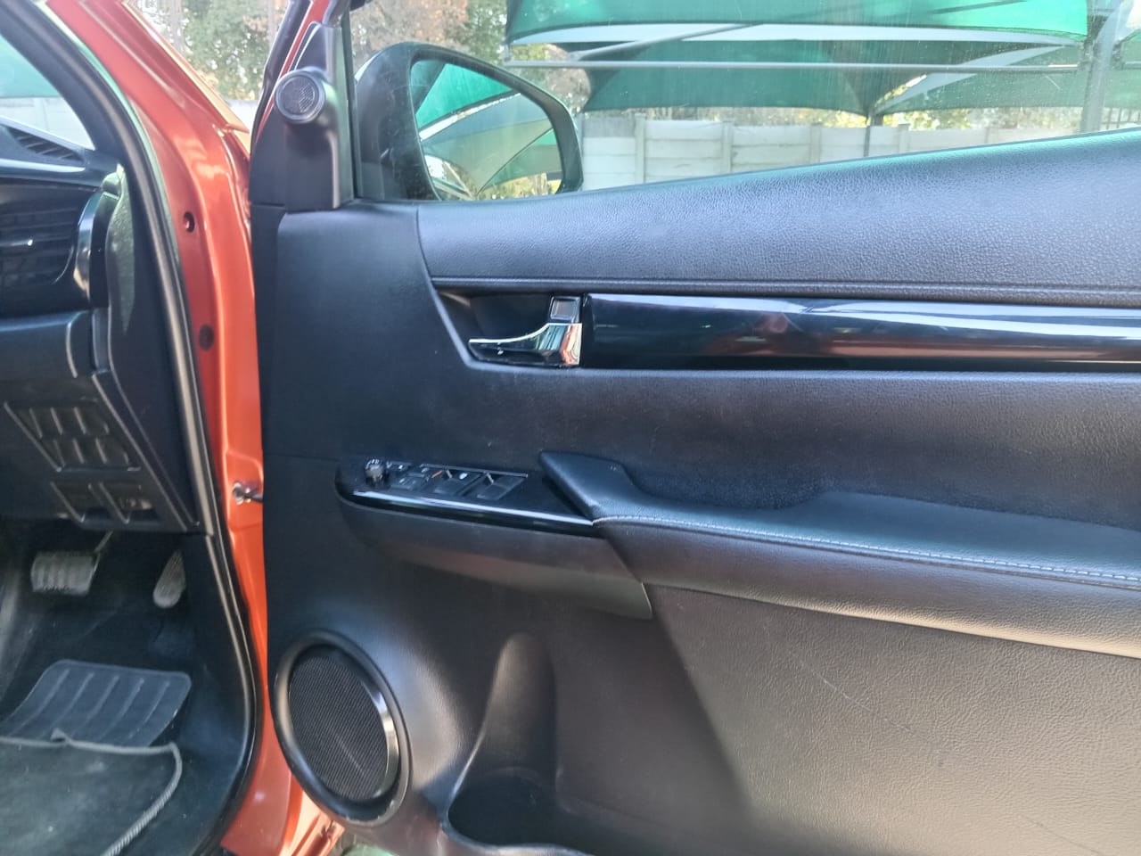 
								Toyota Hilux 2.8 GD6 Double cab full									