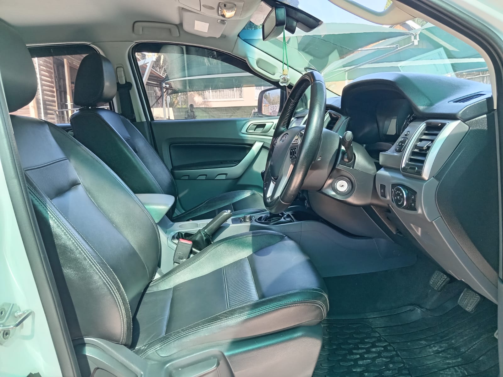 
								Ford Ranger 3.2 TDCI Double cab XLT 4×4 full									