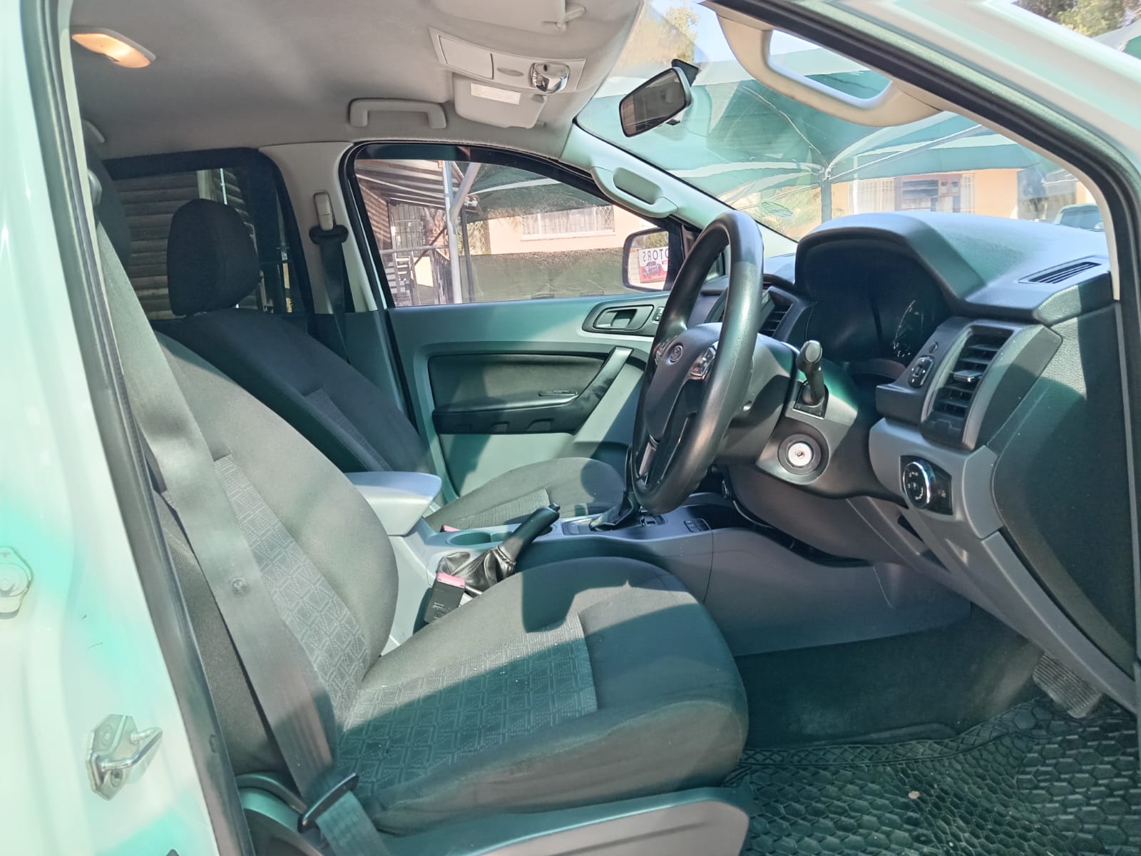 
								Ford Ranger 2.2 TDCI Double cab XLT 4×2. full									