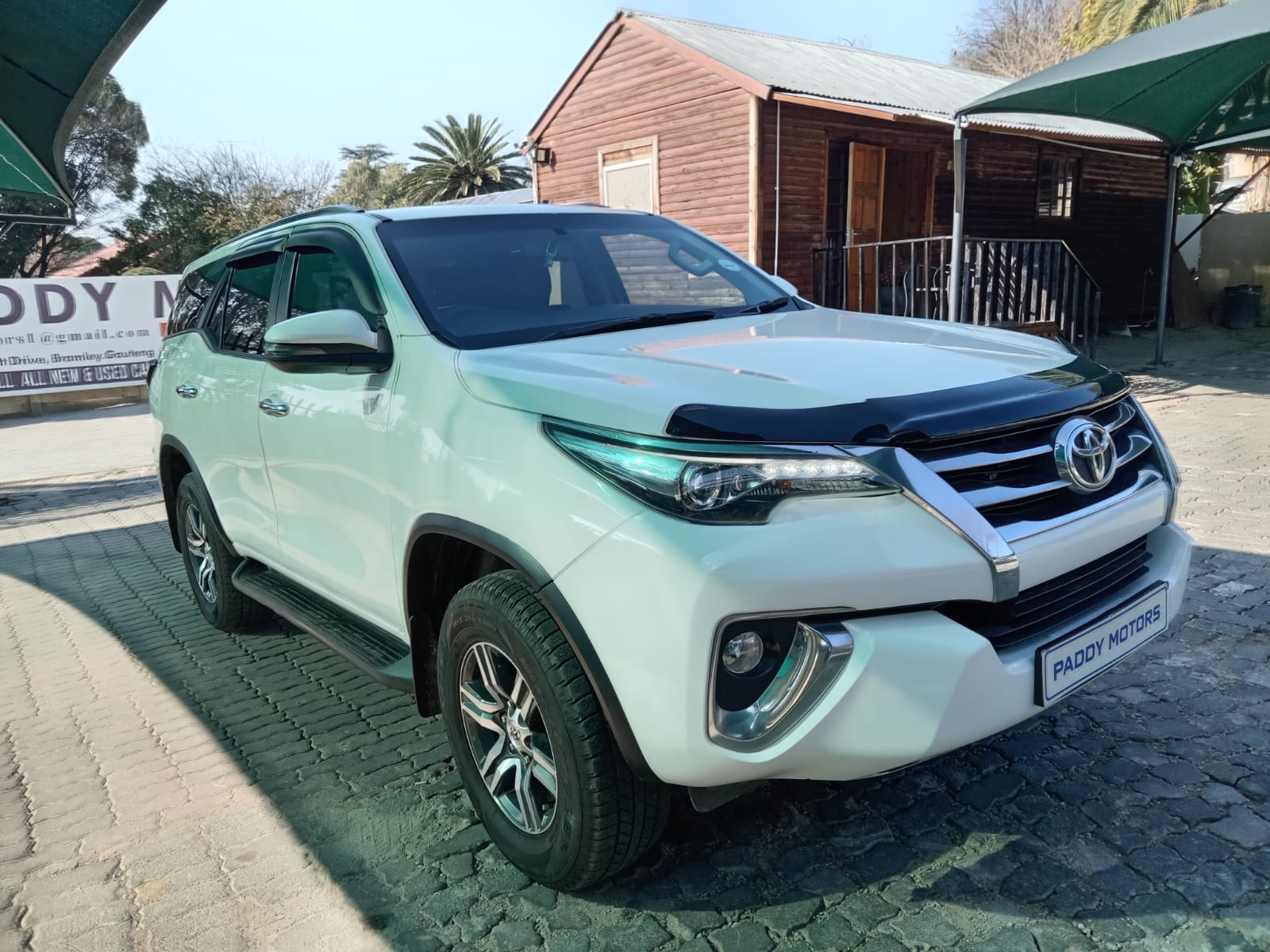 
								Toyota Fortuner 2.4GD6 4X2 full									
