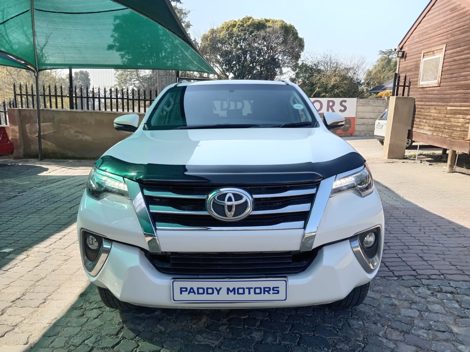 
								Toyota Fortuner 2.4GD6 4X2 full									