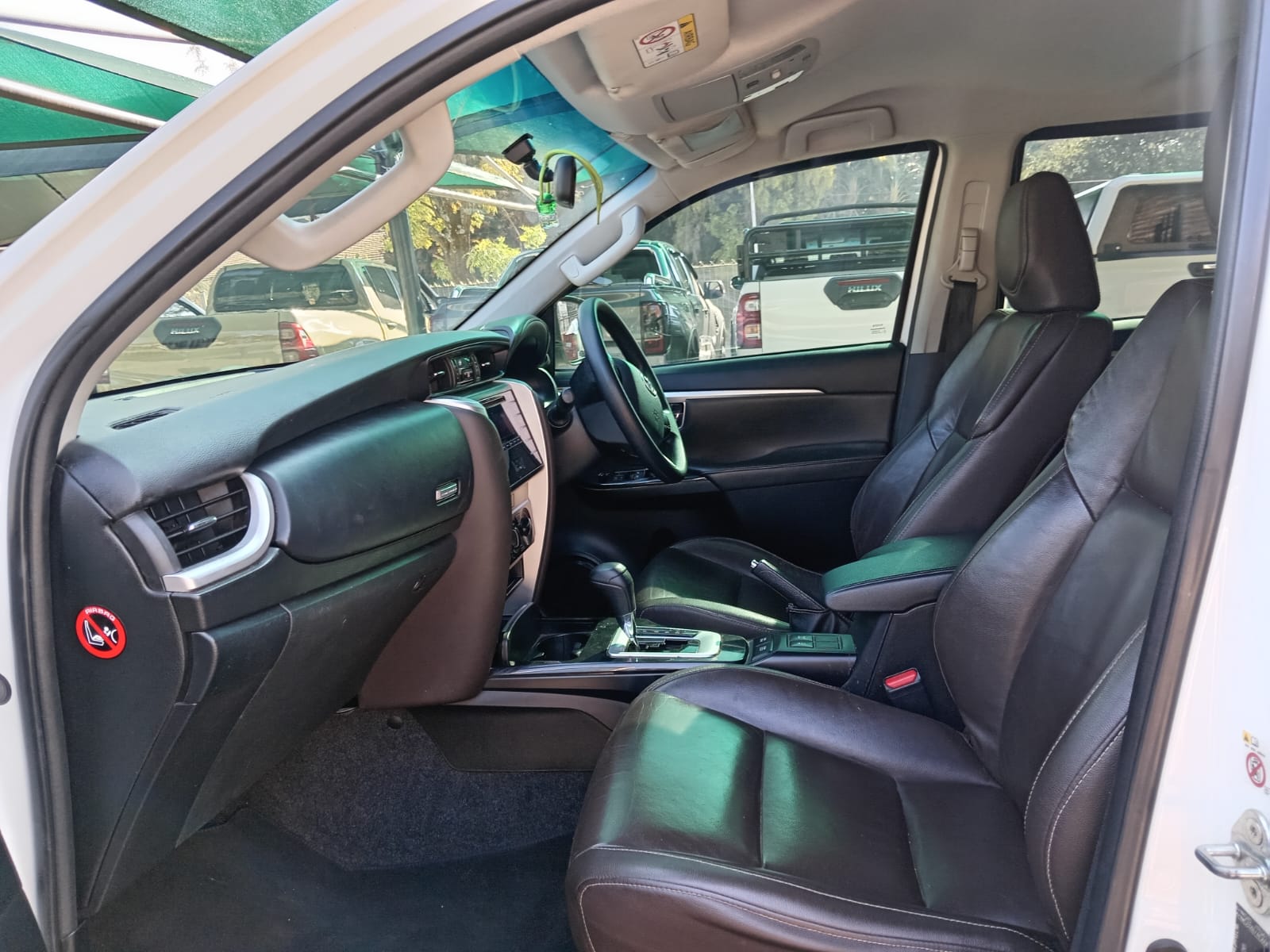 
								Toyota Fortuner 2.4GD6 4X2 full									