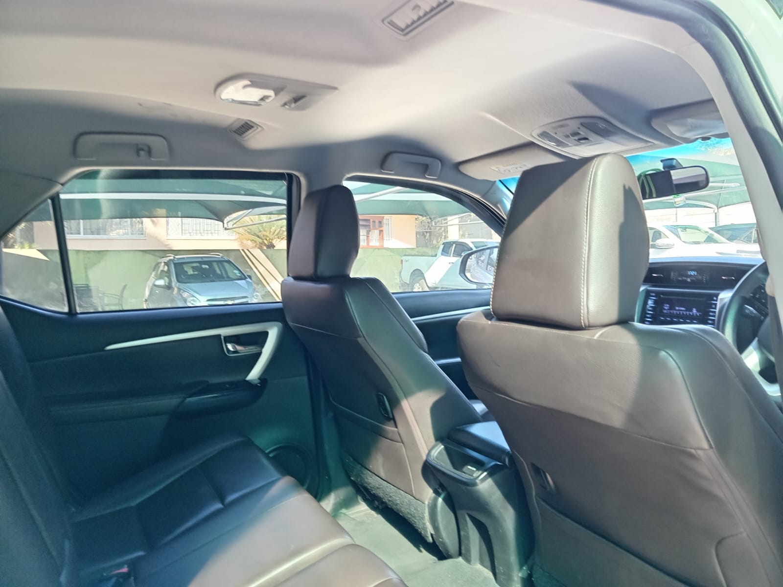 
								Toyota Fortuner 2.4GD6 4X2 full									