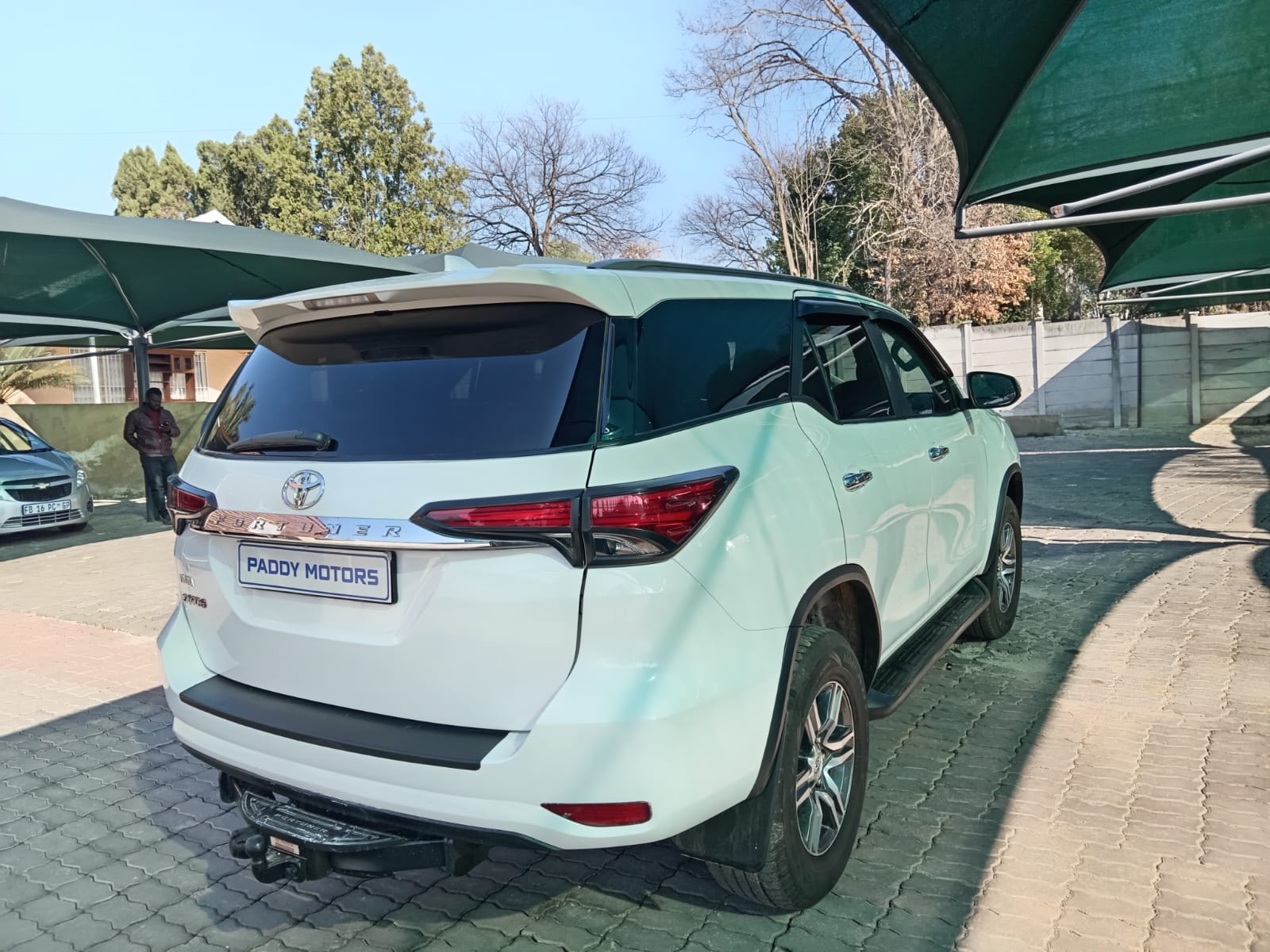 
								Toyota Fortuner 2.4GD6 4X2 full									