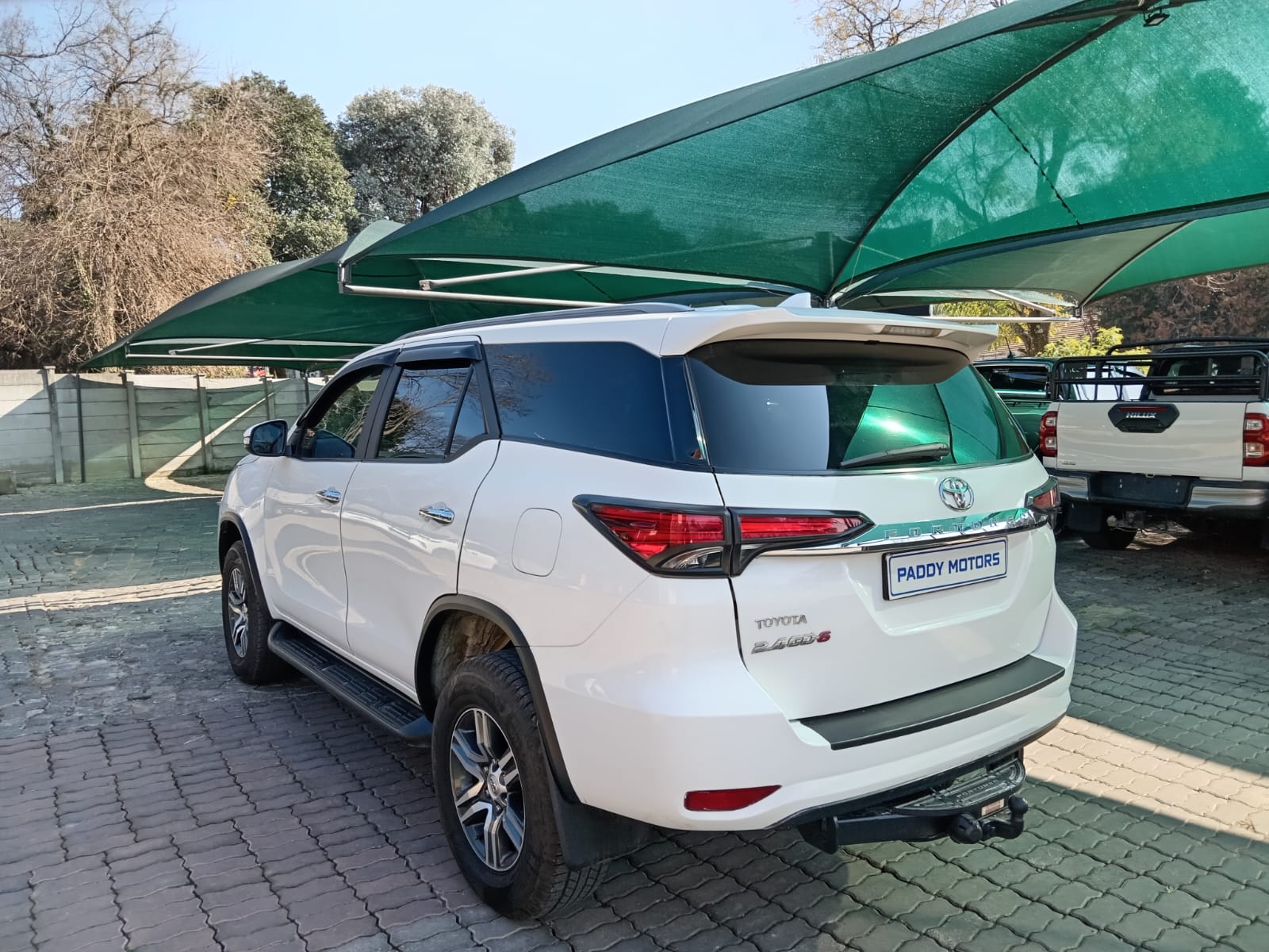 
								Toyota Fortuner 2.4GD6 4X2 full									