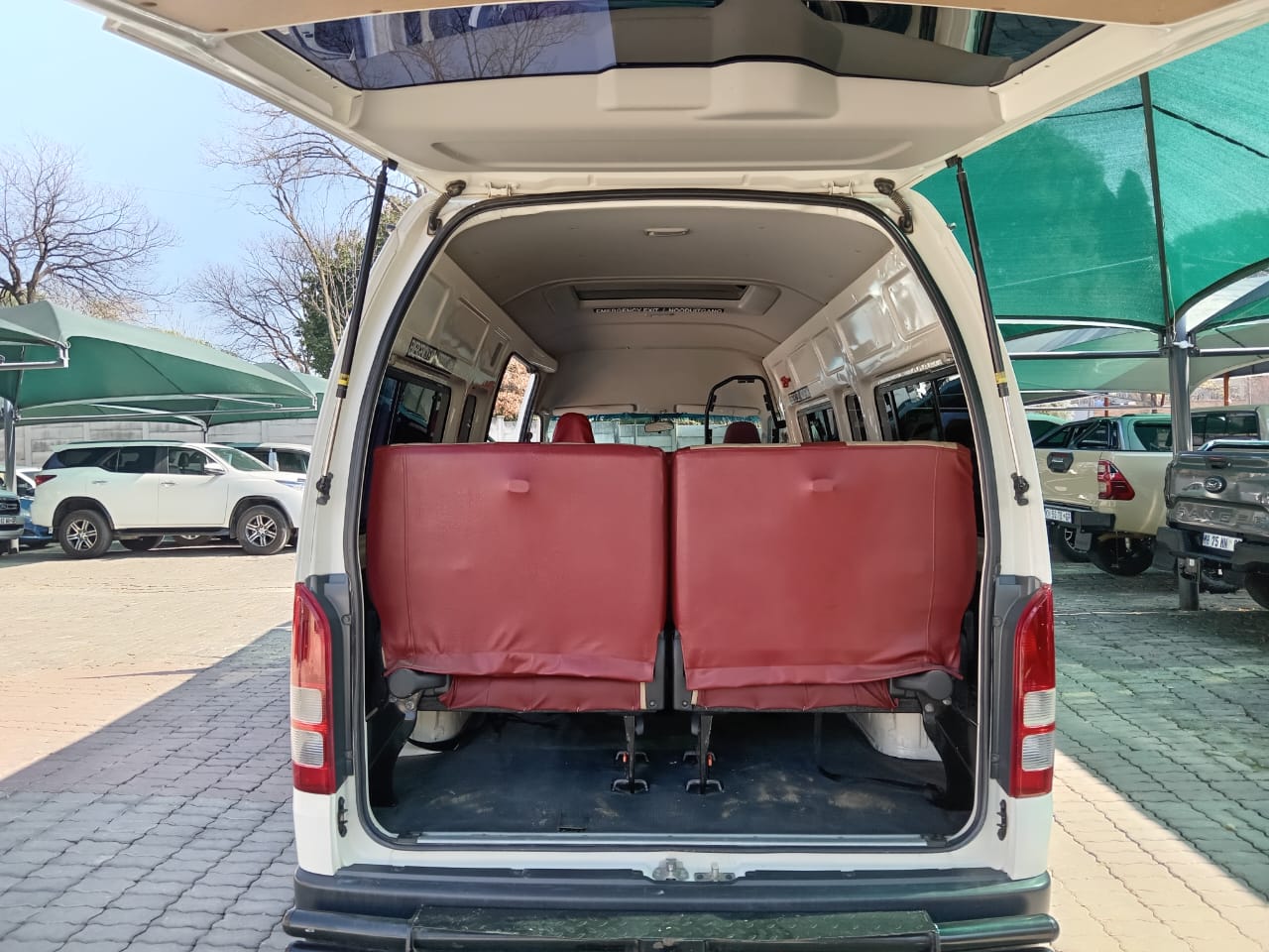 
								Toyota Quantum 2.5D-4D Sesfikile full									