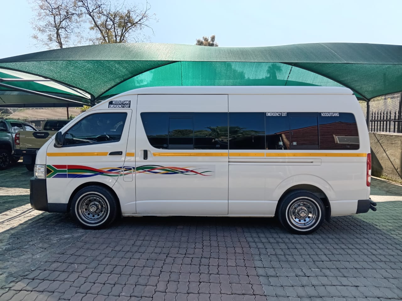 
								Toyota Quantum 2.5D-4D Sesfikile full									