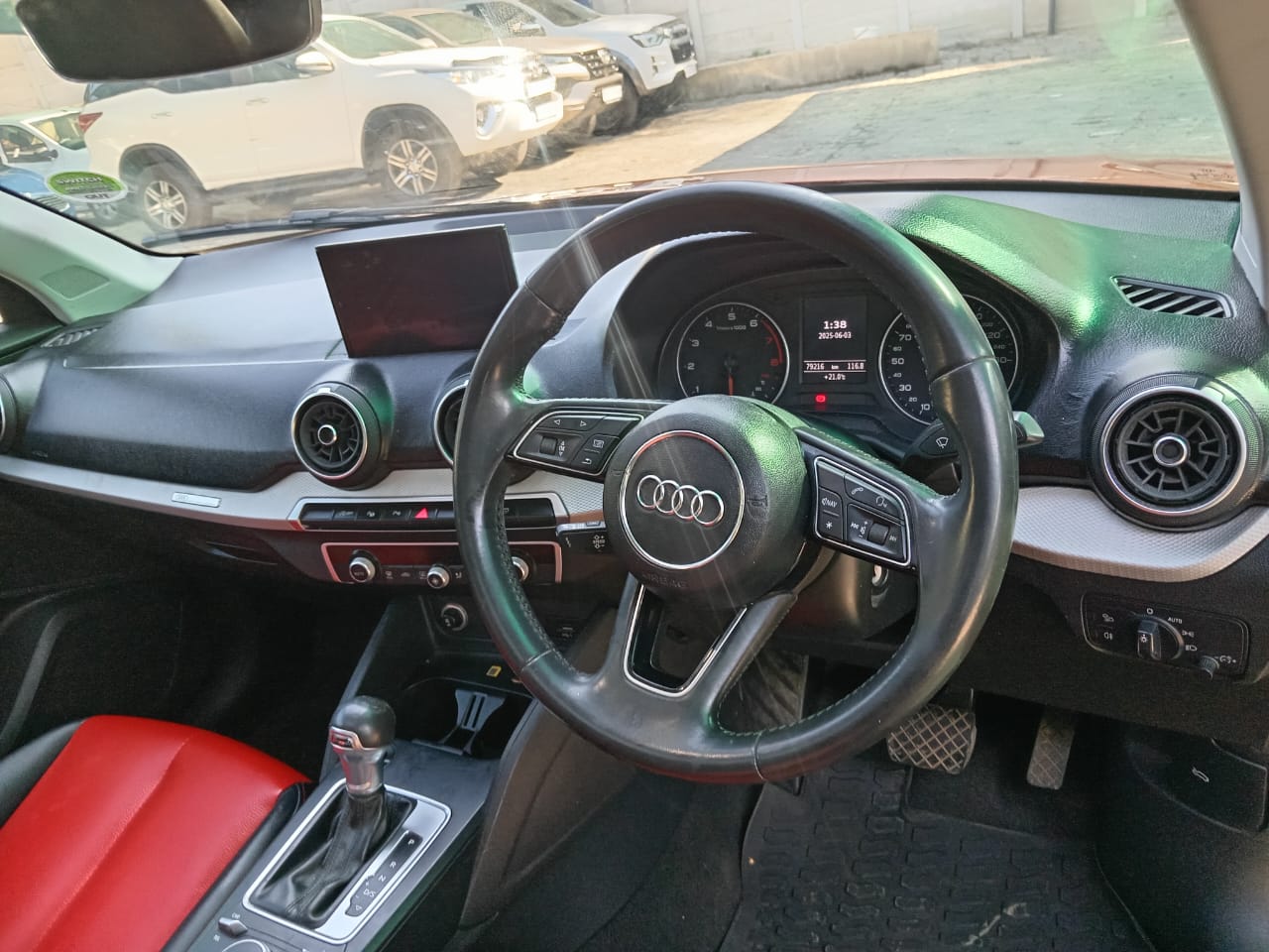 
								Audi Q2 1.0 TFSI full									