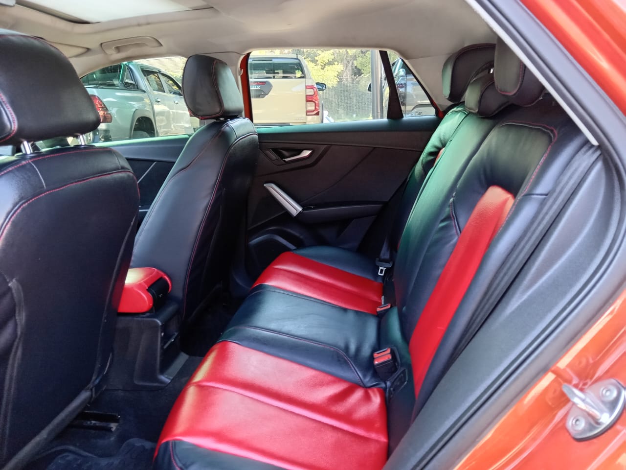 
								Audi Q2 1.0 TFSI full									