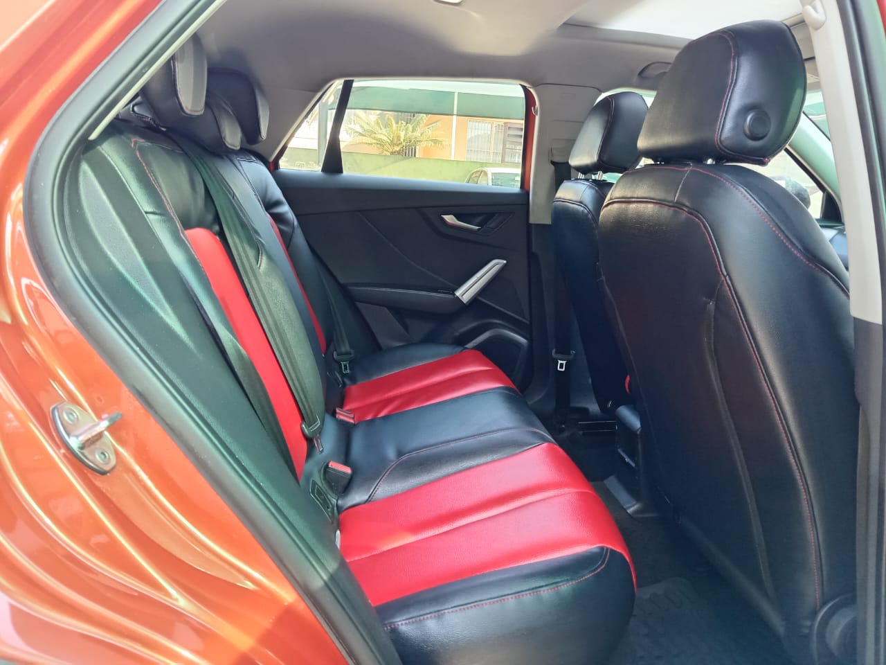 
								Audi Q2 1.0 TFSI full									