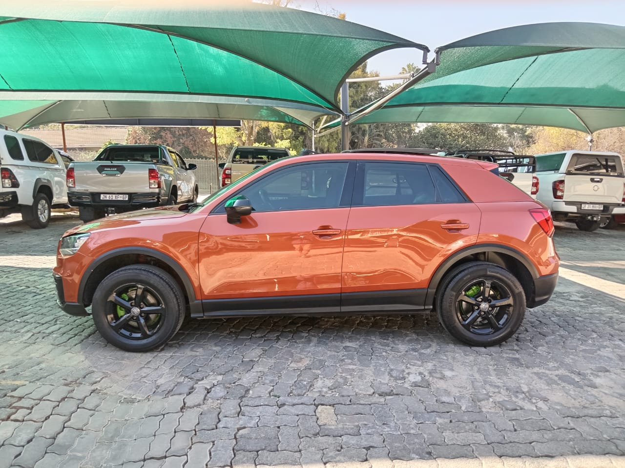 
								Audi Q2 1.0 TFSI full									