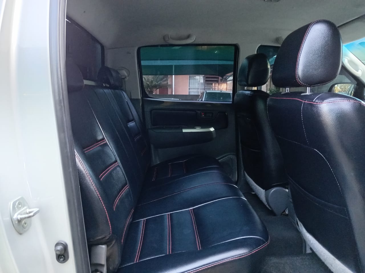 
								Toyota Hilux 3.0D4D Double cab 4×2 full									