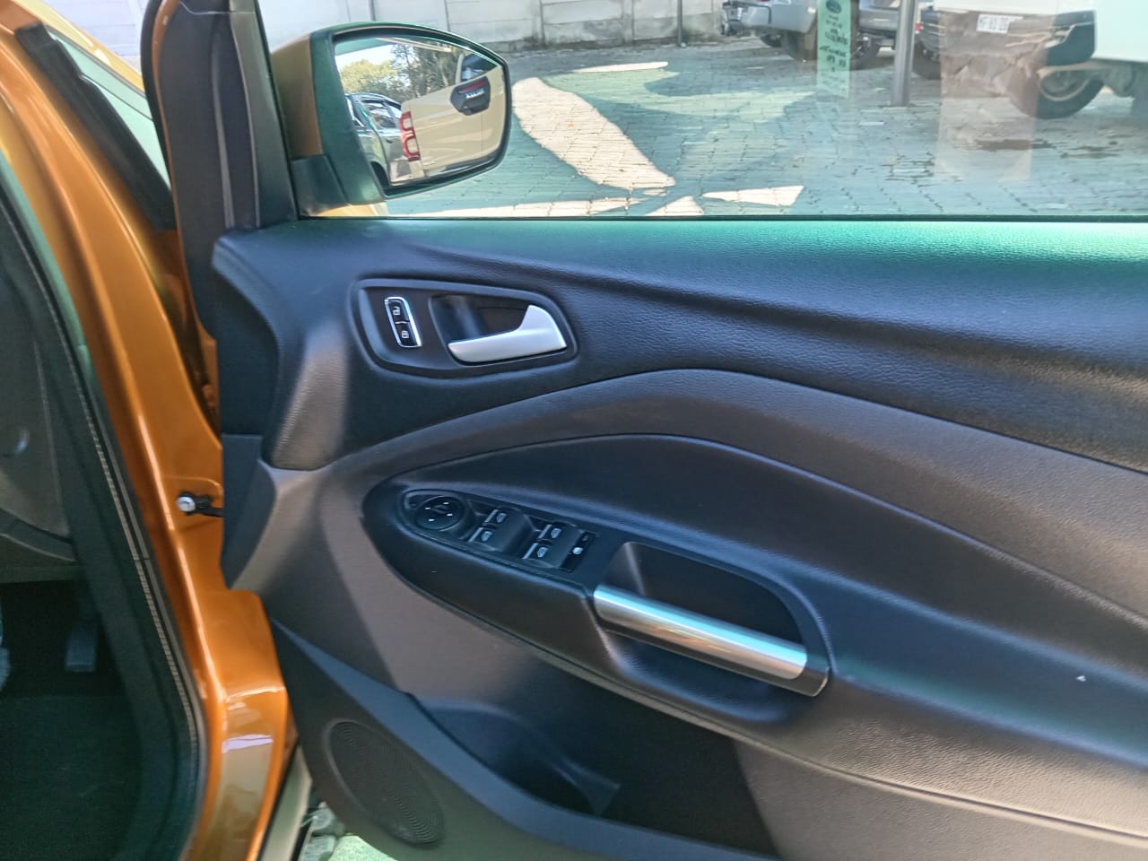 
								Ford Kuga 2.0 Auto full									