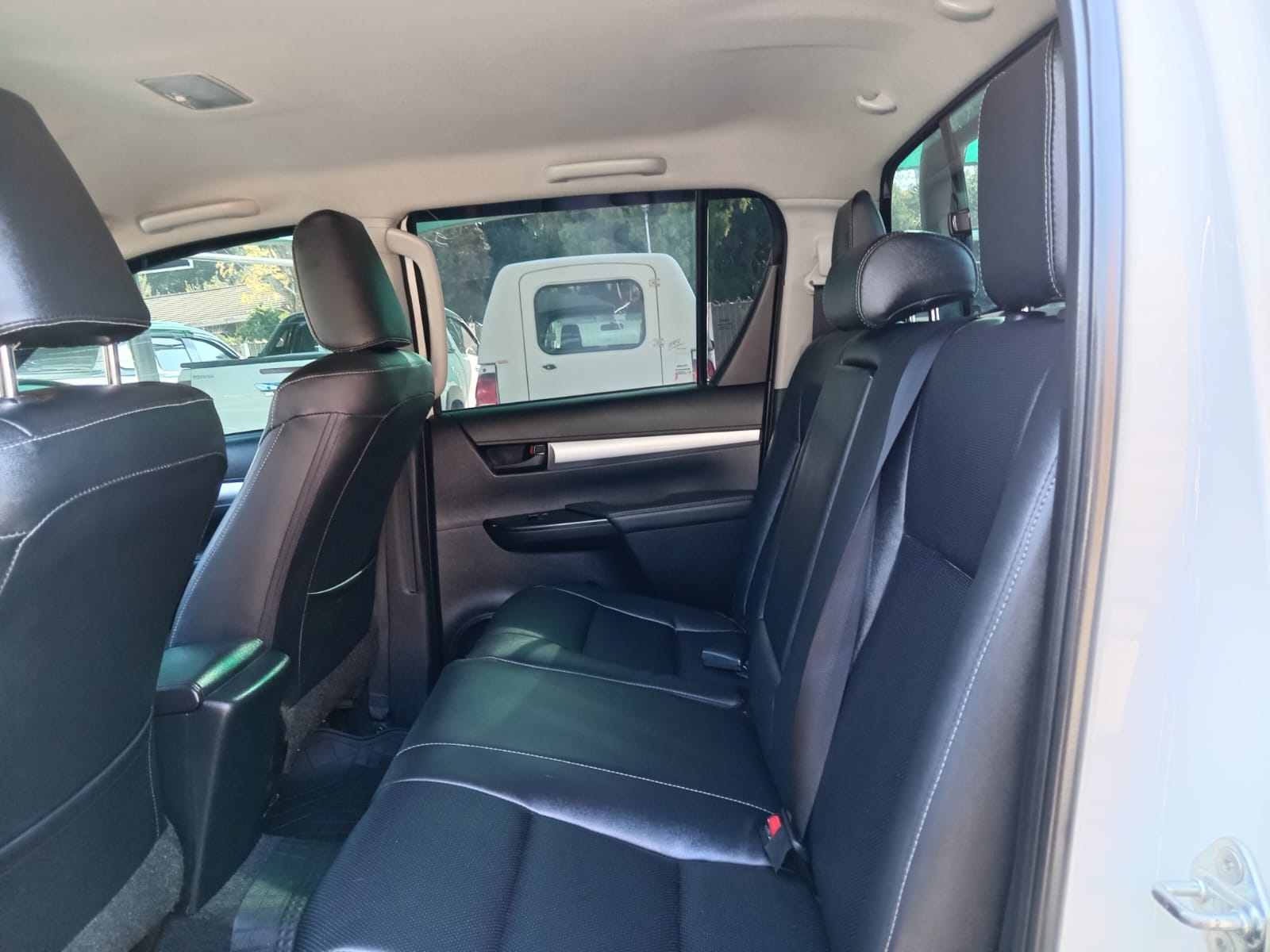 
								Toyota Hilux 2.4 gd6 Double cab 4×2 full									