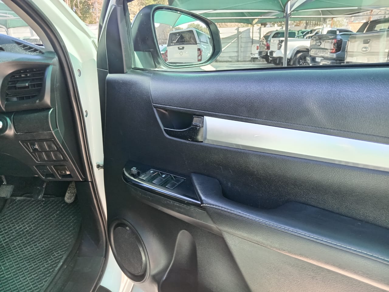 
								Toyota Hilux 2.4GD6 Double cab 4×4. full									