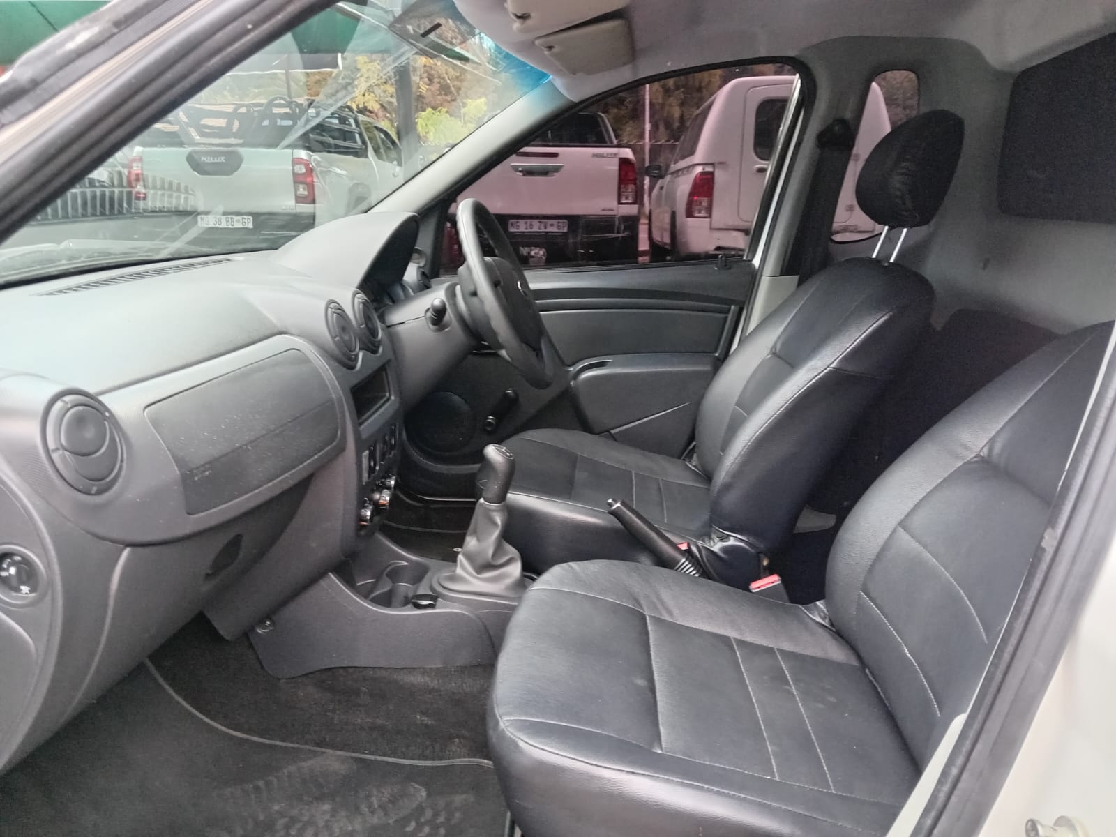 
								Nissan NP200 1.5 full									