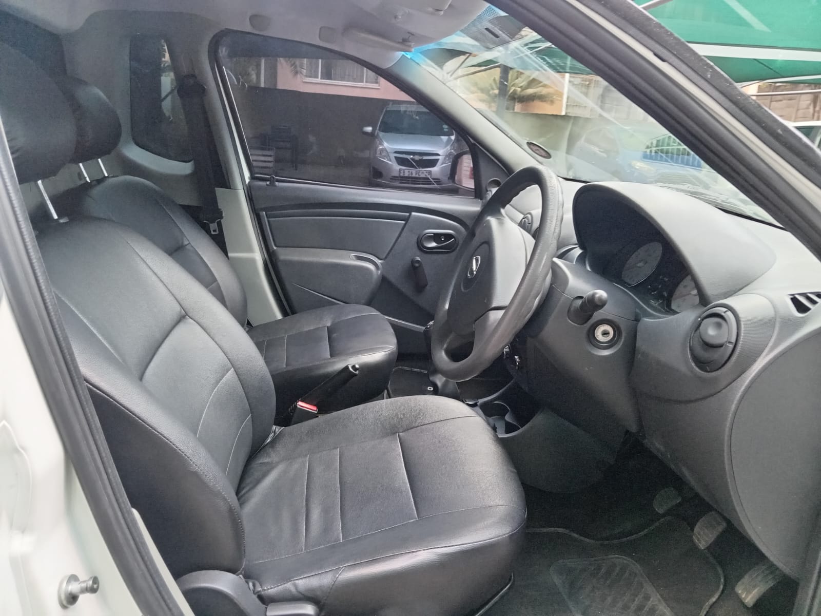 
								Nissan NP200 1.5 full									