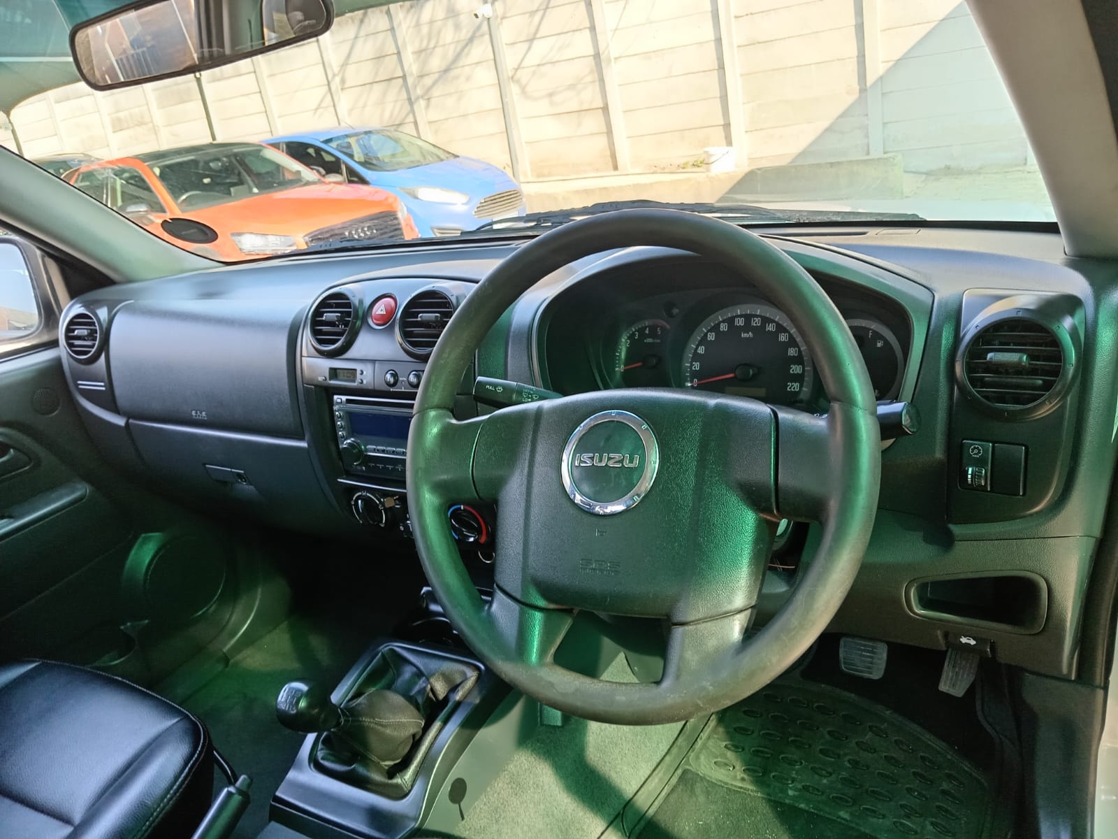 
								Isuzu KB 250 D-TEQ double cab 4×4. full									